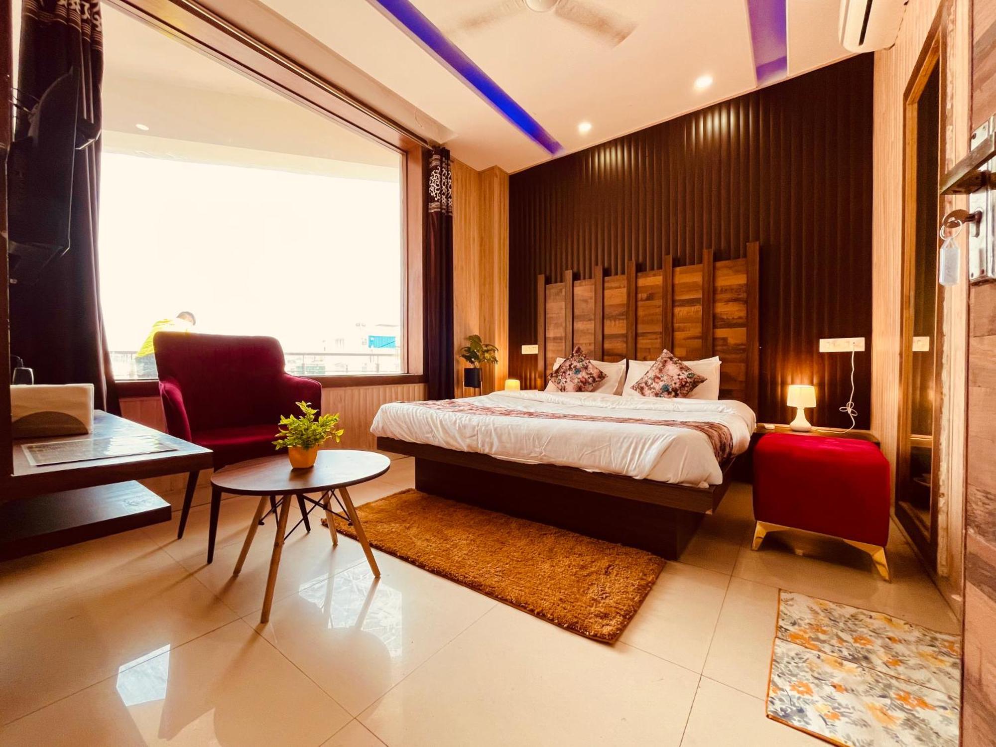 Hotel The Pearl Grand - Top Rated ! Most Awarded ! Parking ! Lift ! Luxury Rooms ! Best Selling Zirakpur Exterior foto